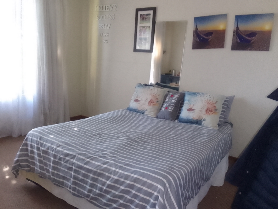 To Let 4 Bedroom Property for Rent in Geelhoutpark North West
